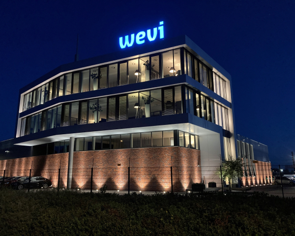 Wevi-pand-DARK-met lichtreclame (002).jpg